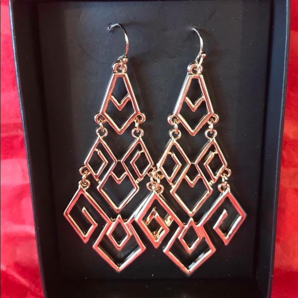 🆕 Avon Geo Diva Earrings